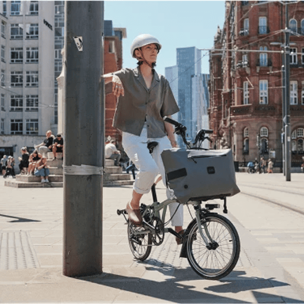 Location vélo pliant électrique brompton